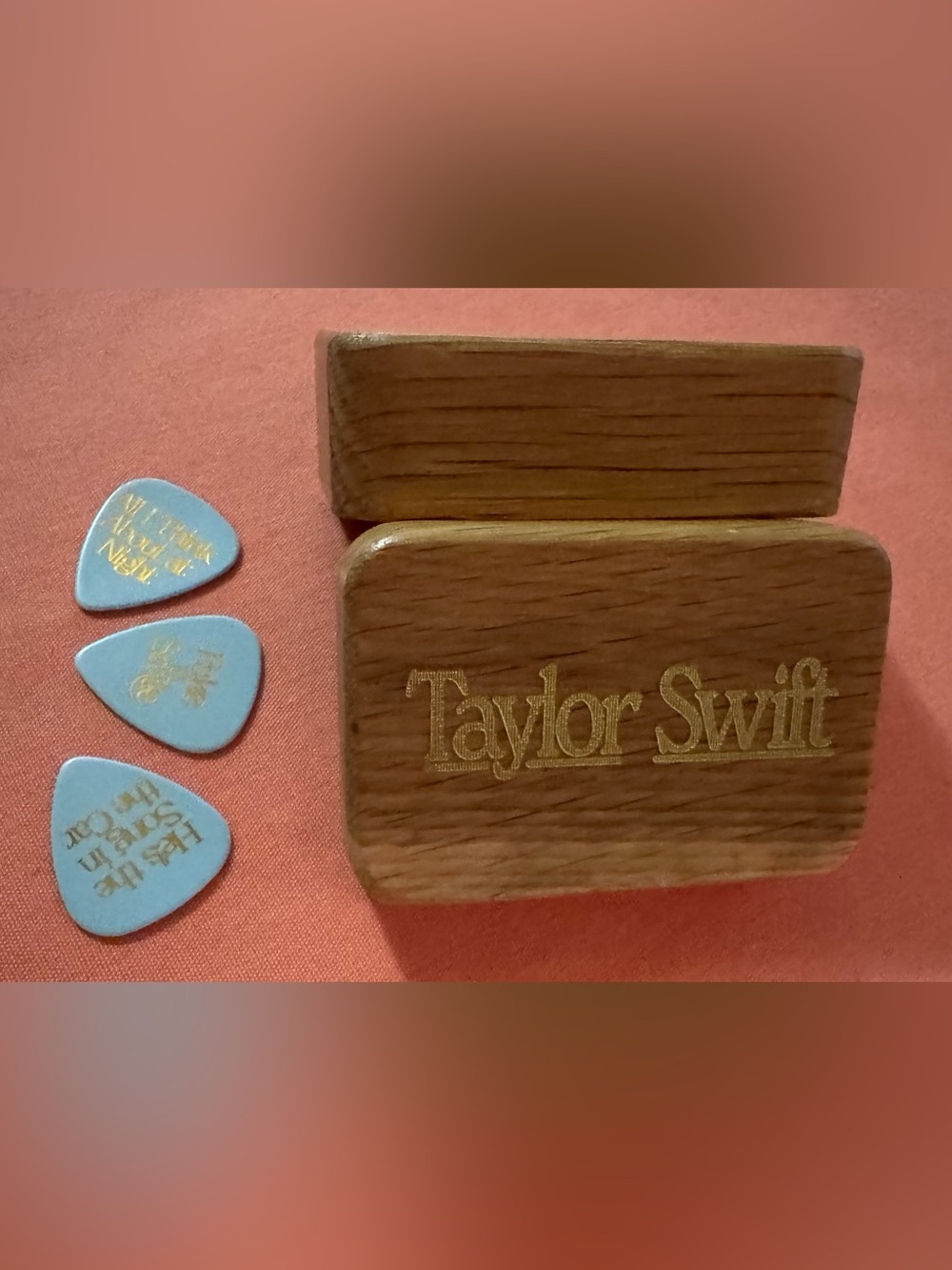 Taylor Swift Debut Guitar Picks With Taylor Swift Etched Wooden Box Container